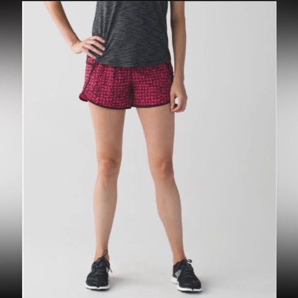 lululemon athletica Pants - Lululemon Tracker Short III Stretch Mountain Peaks Bon Bon Bordeaux Drama sz 10